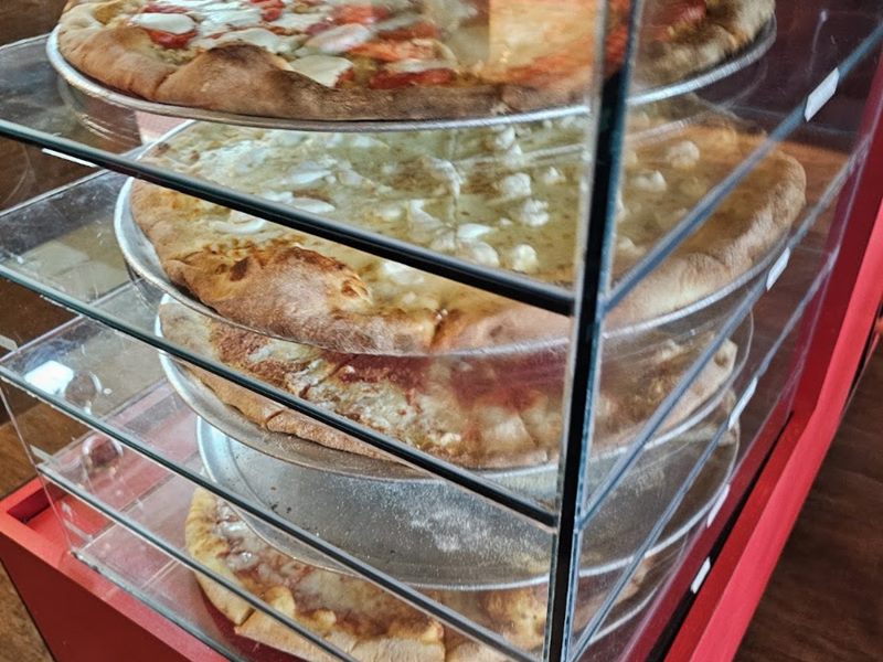 Tomasino's Pizza - Lake Mary interior