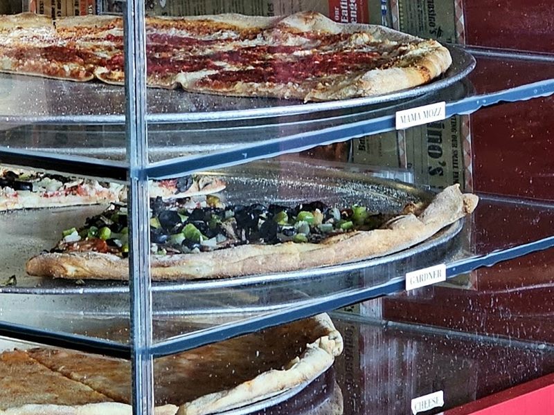 Tomasino's Pizza - Lake Mary interior